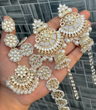 Pearl Kundan Mangtika