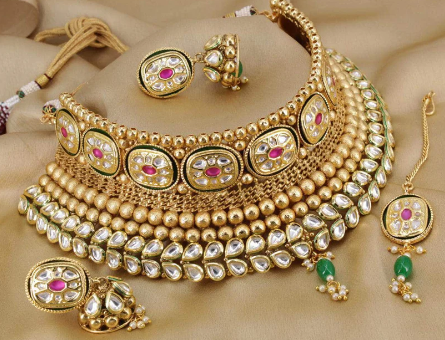 Golden kundan set